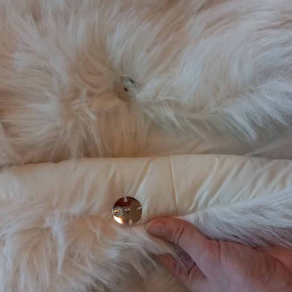 New OMG CUTE REVERSIBLE OVERSIZED FAUX FUR PUFFER, onesize, Akira - Picture 5 of 8